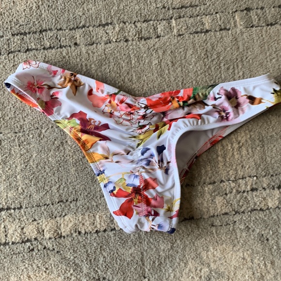 Bathing suit - Picture 2 of 3